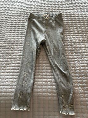 Zara Light Gray Ribbed Floral Leggings with Scalloped Hem